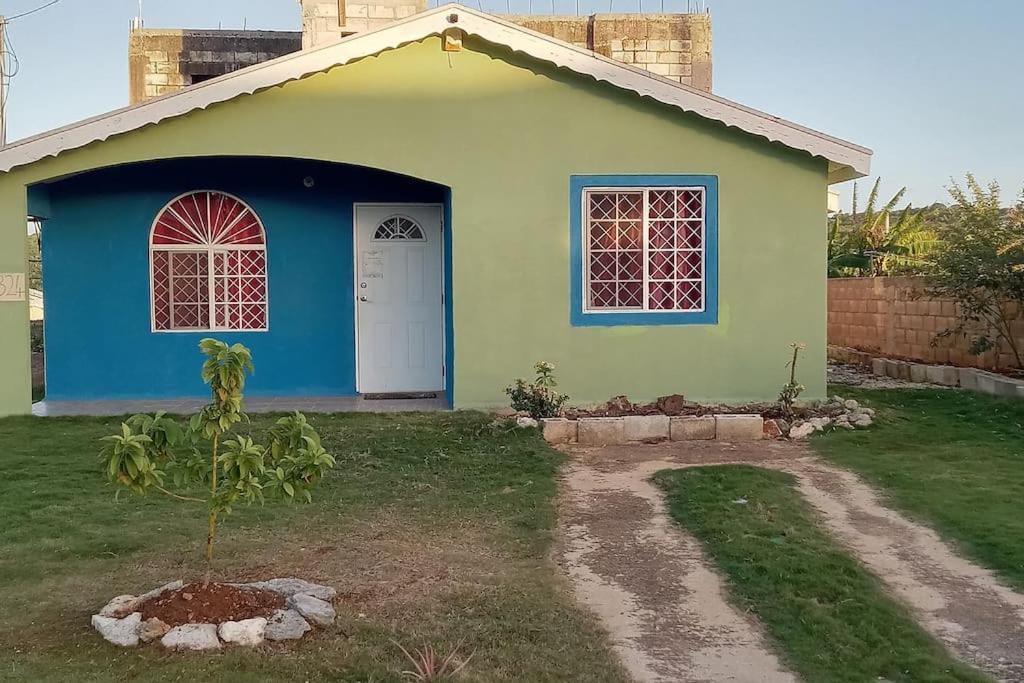 Cheerful 2-Bedroom Home In Falmouth Garden Exterior foto